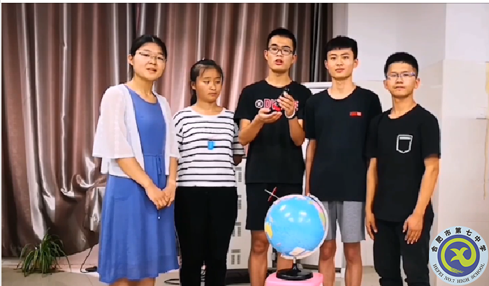 姚方老师指导学生实验.png 姚方老师指导学生实验.png