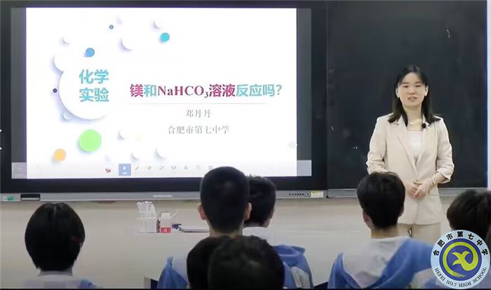 邓丹丹老师.jpg 邓丹丹老师.jpg