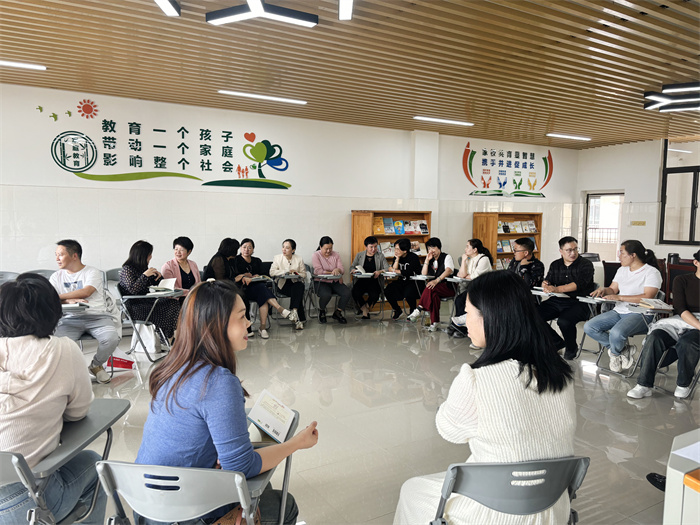 合肥七中举行第四十八期家长读书会(图2) 合肥七中举行第四十八期家长读书会(图2)