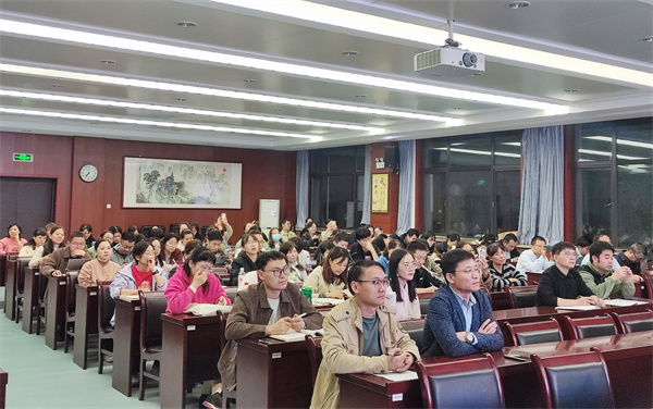 班主任节系列活动之四——专家引领,遇见更好的你(图2) 班主任节系列活动之四——专家引领,遇见更好的你(图2)