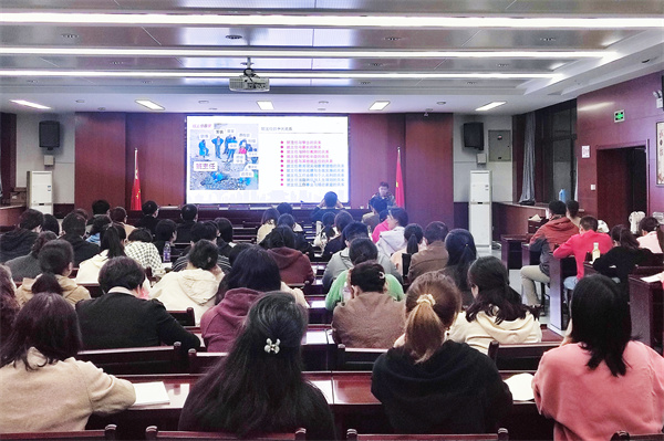 班主任节系列活动之四——专家引领,遇见更好的你(图1) 班主任节系列活动之四——专家引领,遇见更好的你(图1)