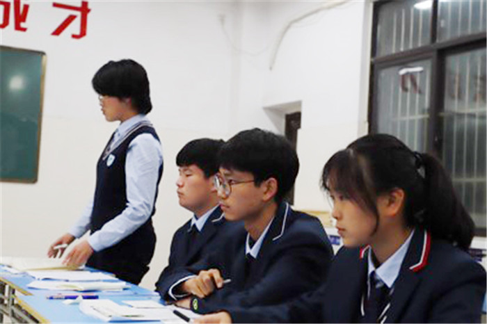 群雄舌战展雄风，争锋相对辩天下(图2)