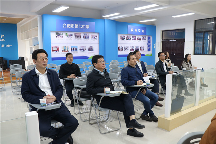 浸润式开展党性教育 课程式践行“两个维护”(图1)