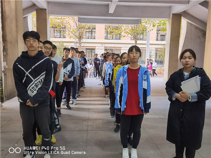 以体育智全面发展 以体育心铸魂育人(图5)