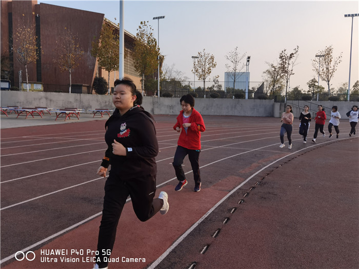 以体育智全面发展 以体育心铸魂育人(图6)