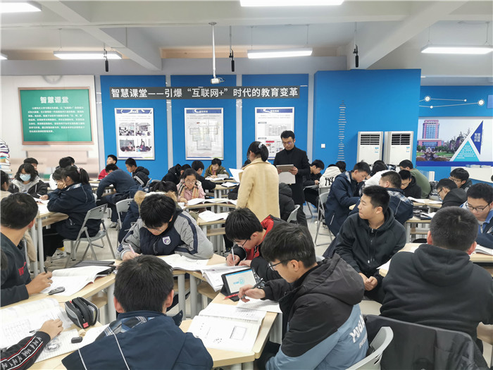 高二级部:同课异构缔结友谊、教研兴校开拓天地(图3)