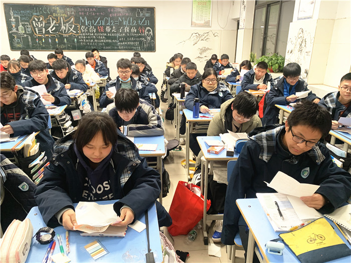 高一年级:纸短情长舐犊恩 山水绵长反哺情(图2)