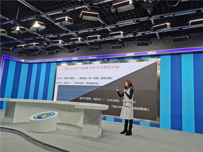 高一年级:专家引领 家校共育 共促成长(图2)