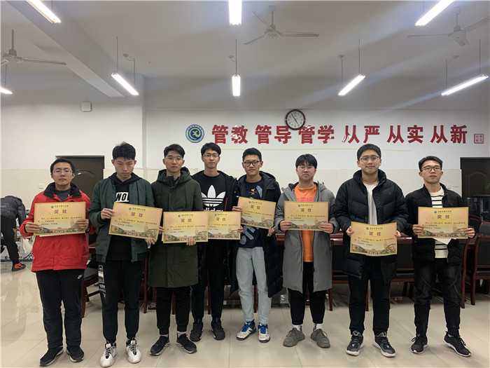 高三级部：凝心聚力拔河赛  辞旧迎新战一模(图3)