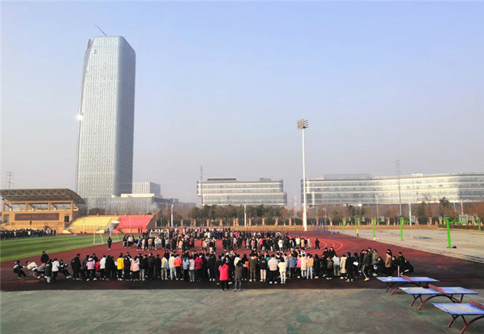 高三级部：凝心聚力拔河赛  辞旧迎新战一模(图4)