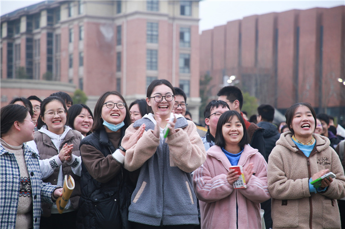 高三级部:犇腾新时代 奋蹄新征程(图2)