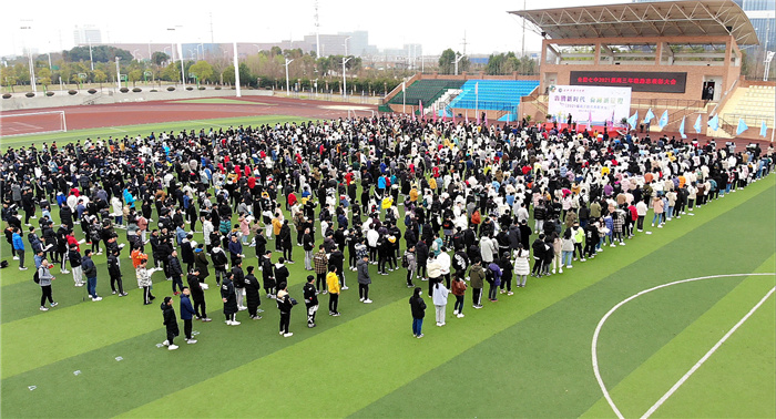 高三级部:犇腾新时代 奋蹄新征程(图1)