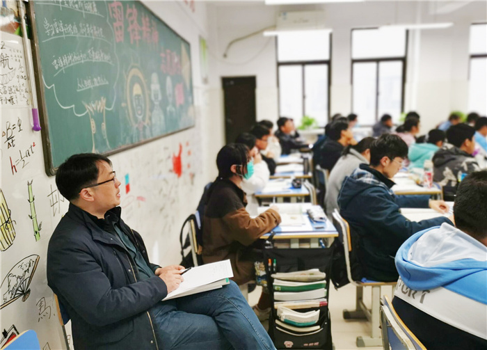 高二级部：推门听课日日新，教研相长节节高(图2)