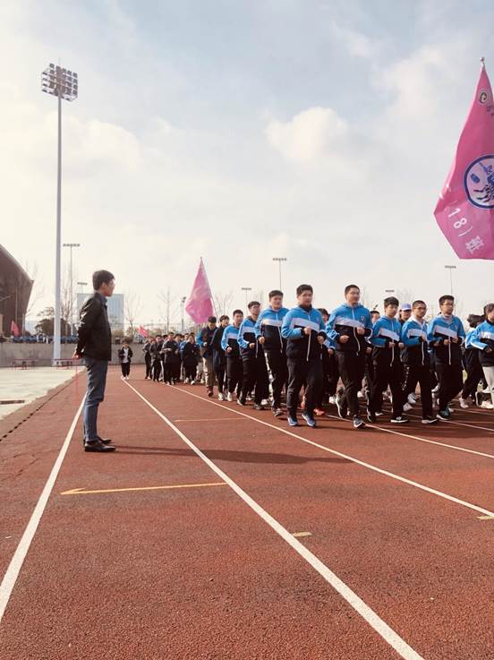 高二级部:阳光体育大课间 激情跑操促健康(图5)