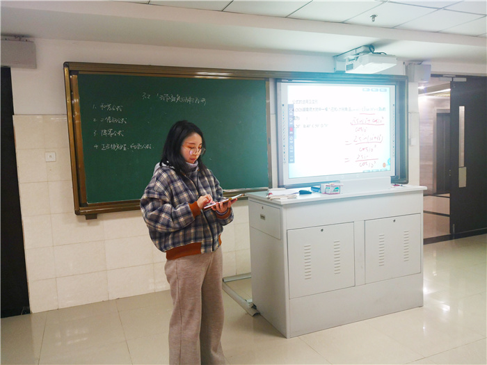 数学组:立足智慧课堂 强化教学研讨(图5)