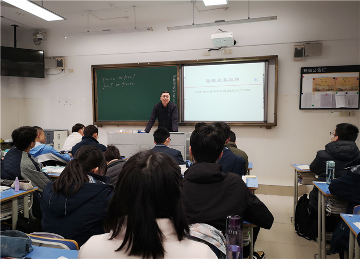 高二级部:兼听增新知,互评促成长(图2)