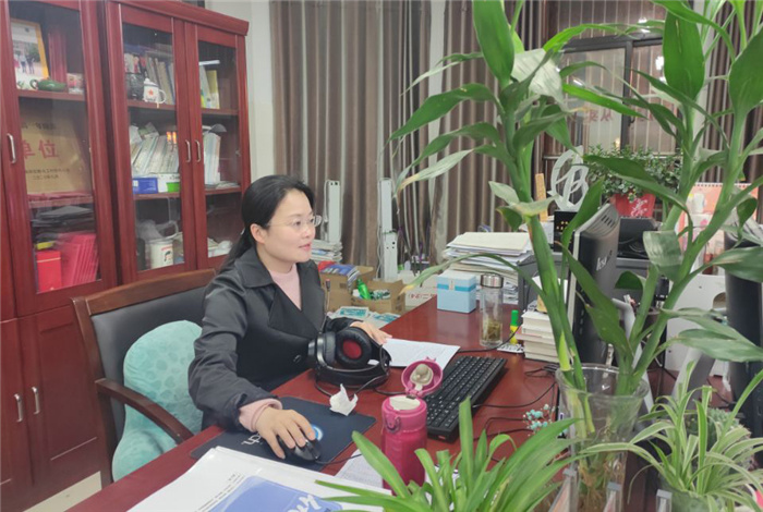 高二级部:你是否担心孩子早恋?家长学校来支招!(图1)