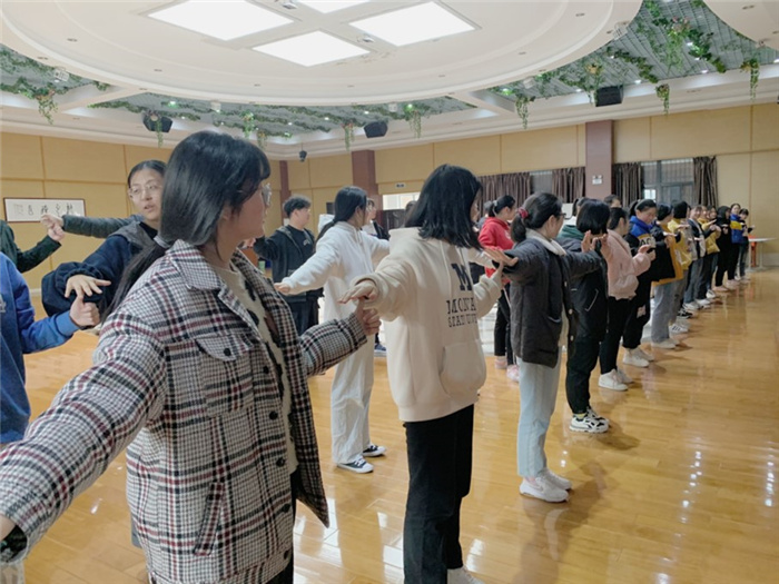 学生发展指导中心：小小心理游戏 大大心情放飞(图2)