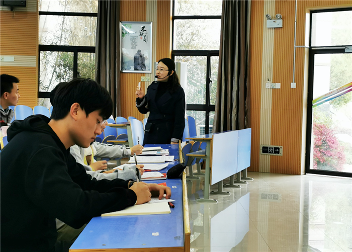 高三级部:同课异构促交流 共放异彩促成长(图1)