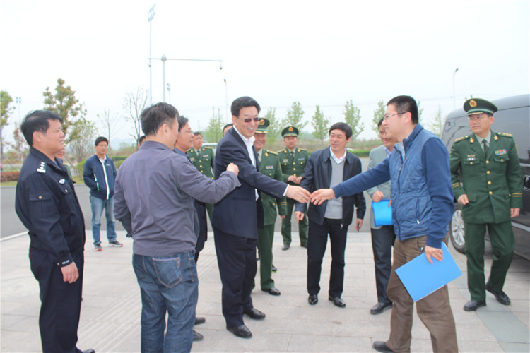  省政府考核组莅临七中检查消防安全工作(图1)