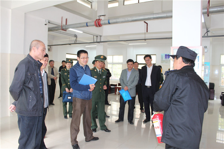  省政府考核组莅临七中检查消防安全工作(图5)