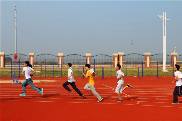 追赶比拼风采尽展、师生同乐和谐凸显(图4)