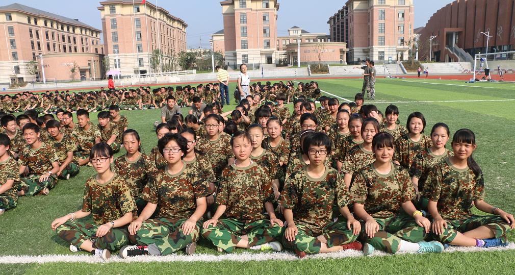 2014高一新生军训(图1)