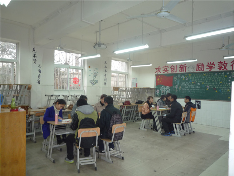 以人为本   服务考生(图2)