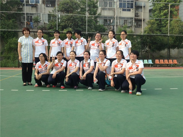 沐浴体育阳光,放飞青春梦想(图1)