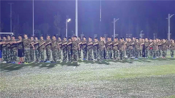 军训号角吹响 学子梦想起航(图8)