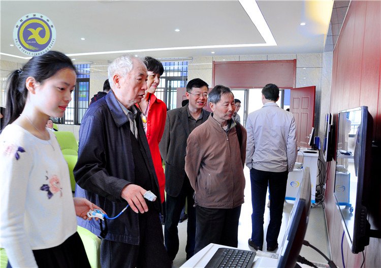  市关工委领导来校参观指导(图2)