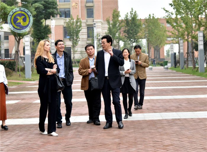 教育搭桥迎来客,中意交流书新章(图3)