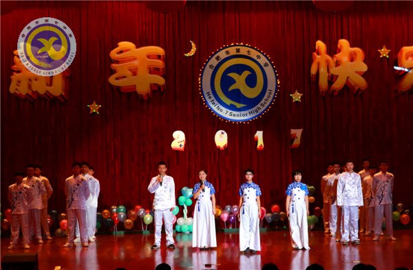 师生欢聚迎新年,载歌载舞谱新篇(图8)