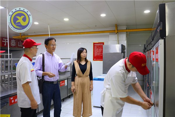 市局领导来校检查开学工作(图3)