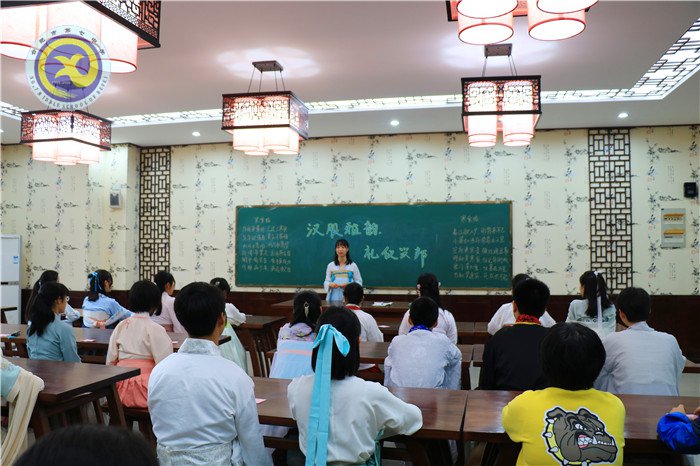 帖咏寒食深味清明 多彩校本礼仪兴邦(图1)