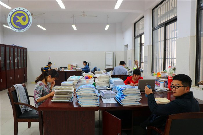 办公环境大检查 校园绽放文明花(图3)