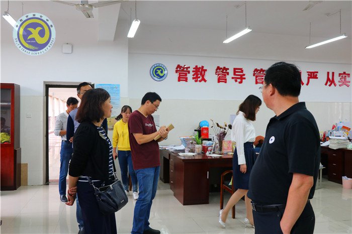 办公环境大检查 校园绽放文明花(图1)