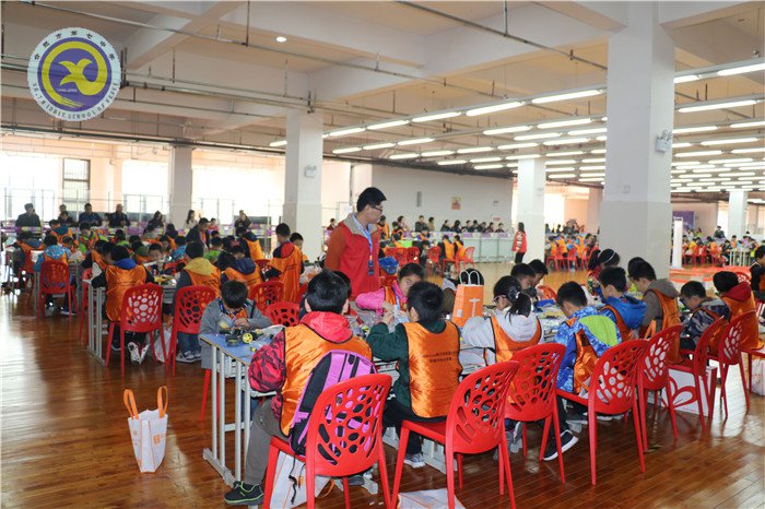 机器人角逐世界杯 青少年展示大风采(图7)