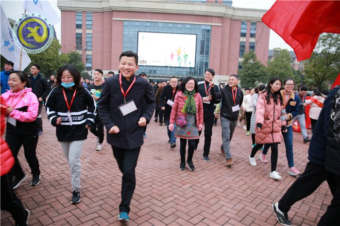 怀揣梦想再出发 携手并进齐奔跑(图2)