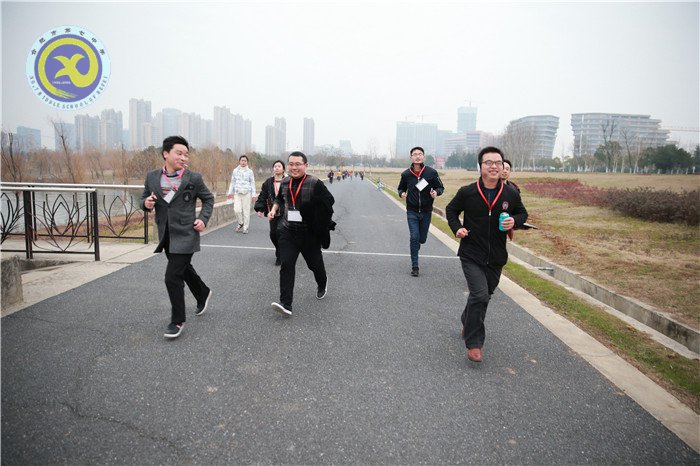 怀揣梦想再出发 携手并进齐奔跑(图8)