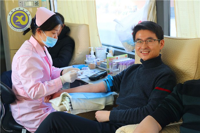爱心献血车进校园 热血汇聚生命长河(图9)