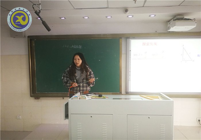 赛教学基本技能 展青年教师风采(图6)