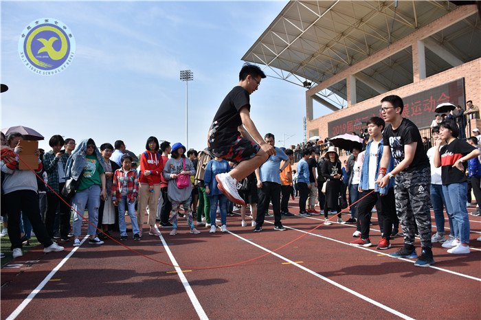阳光下释放压力 高考前积蓄能量(图1)