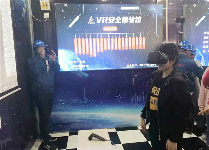 关爱留守中学生 播洒爱心阳光(图2)