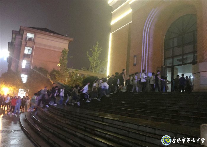 爱国励志观影行 追逐梦想不言弃(图2)