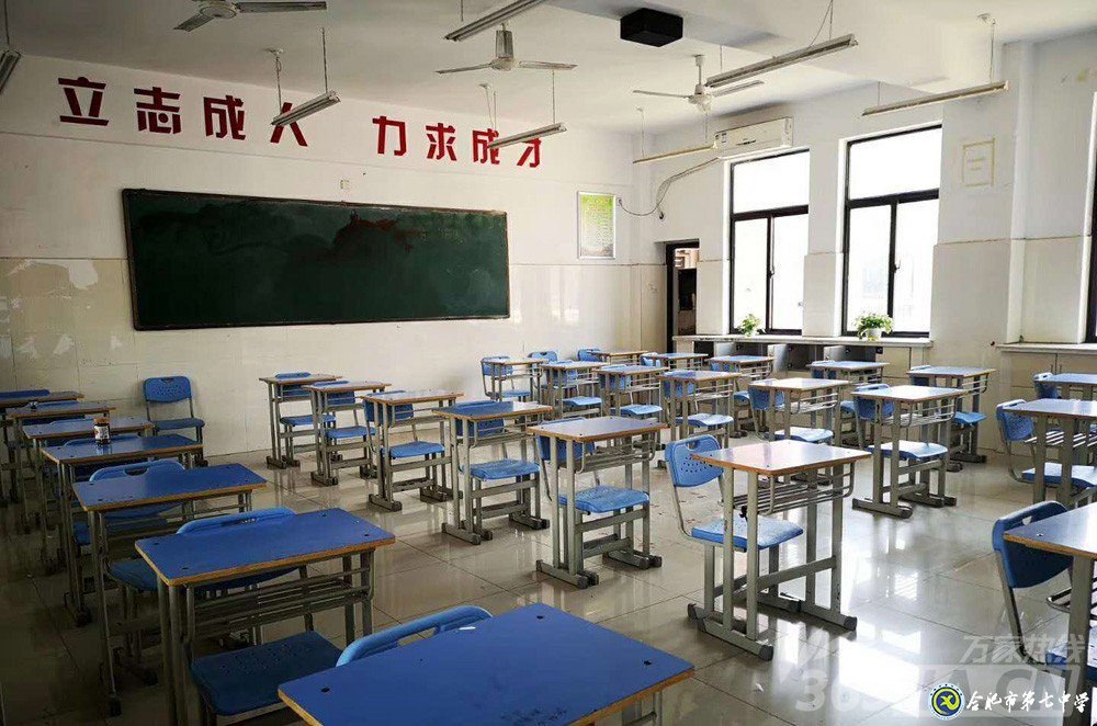 万家热线：感人！实拍合肥七中毕业班最后一课：班级大合唱《明天你好》（组图）(图17)