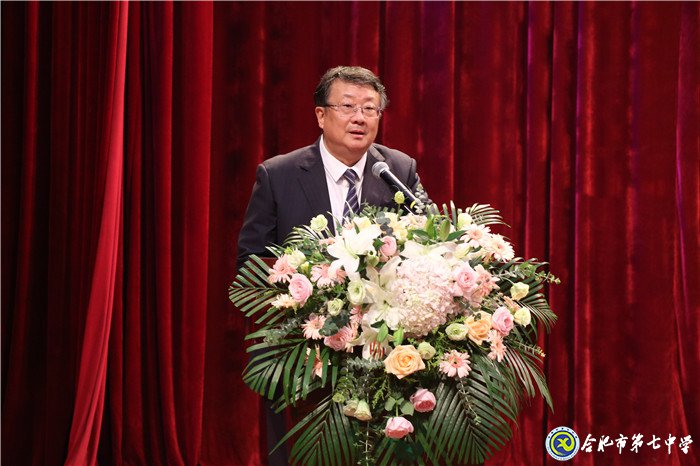 更新理念明论文写作 齐聚一堂研教材教改(图3)