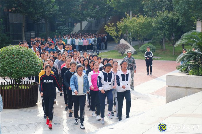 专家讲座进校园 学子有福享盛宴(图2)