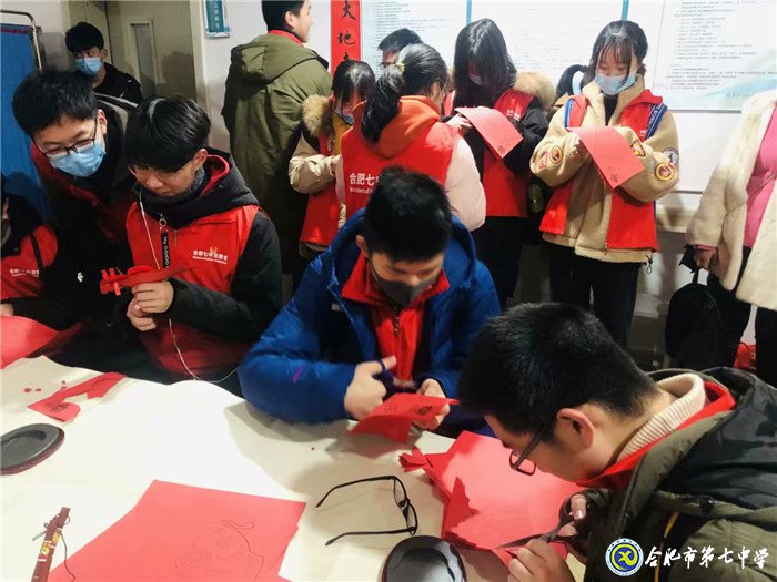 迎新春,贺新年,七中学子欢至科大附属医院写春联(图3)