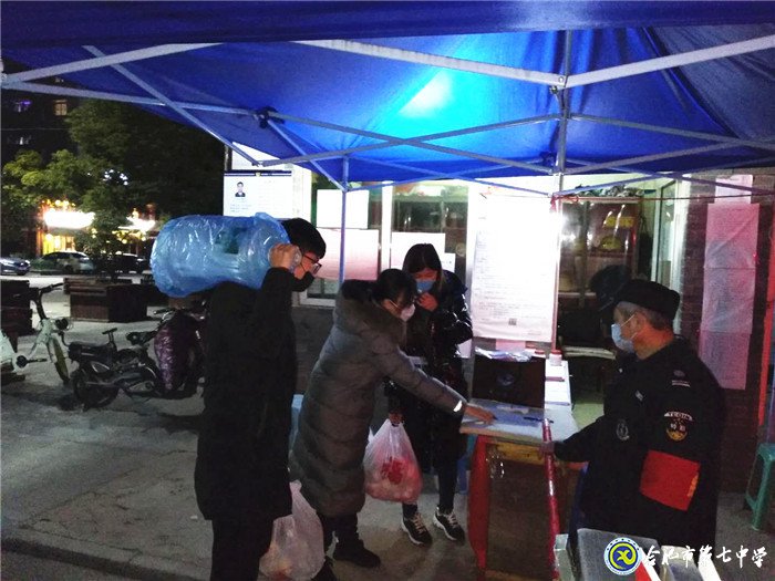 下沉社区战“疫”情  为民服务显担当(图3)